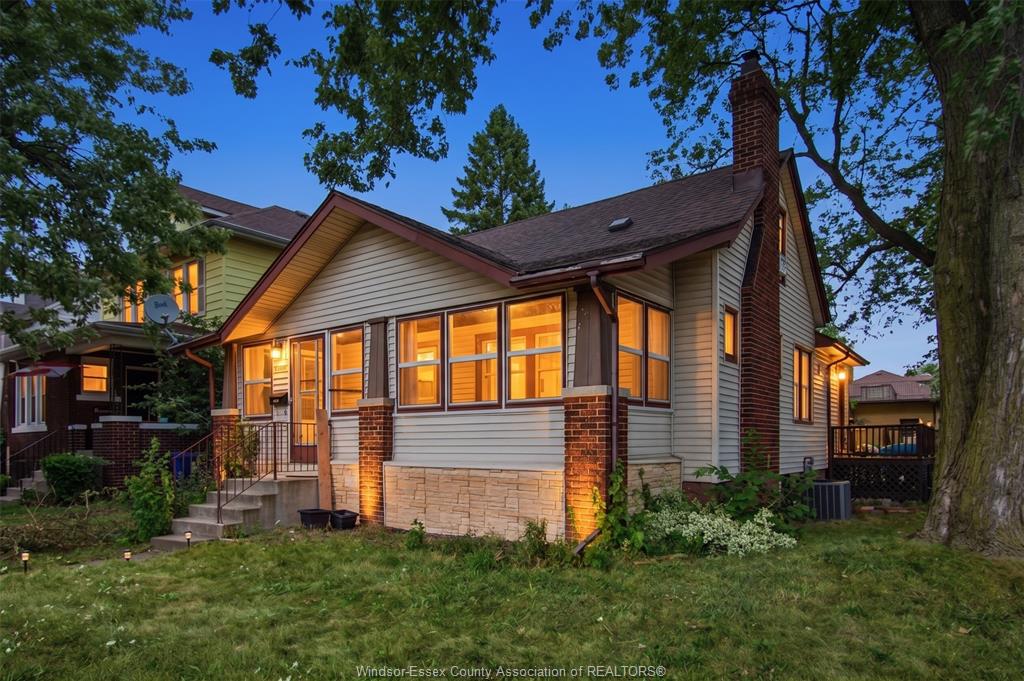 MLS# 26023037: 2292 DOUGALL Avenue, Windsor, Canada