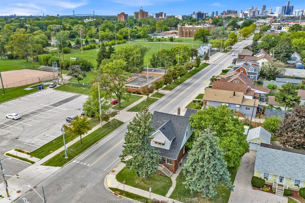 MLS# 26023040: 306 FOCH, Windsor, Canada
