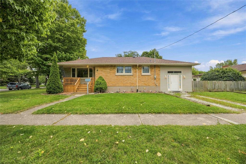 MLS# 26022870: 6 MASSEY Crescent, Sarnia, Canada