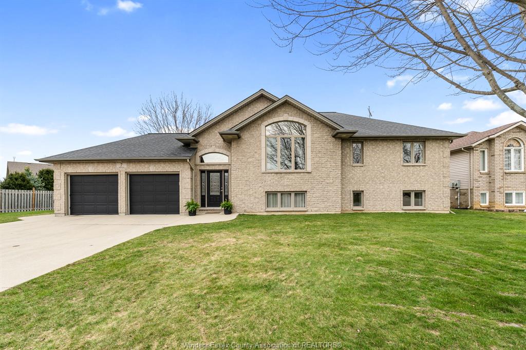 MLS# 26023084: 7 Beniuk Court, Leamington, Canada