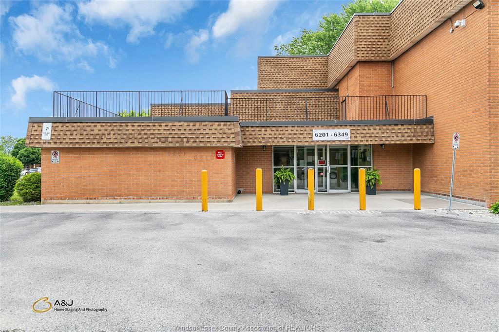 MLS# 26023125: 6311 THORNBERRY Crescent Unit# 300, Windsor, Canada