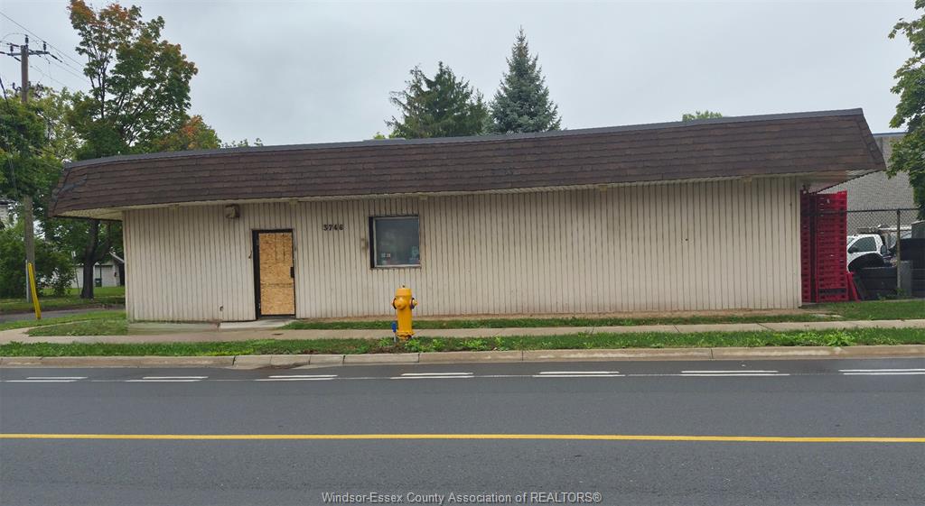 MLS# 26023181: 3746 SANDWICH Street, Windsor, Canada