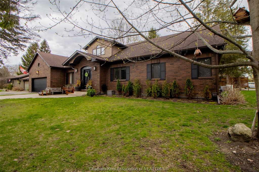 MLS# 26023070: 18116 3RD Avenue, Rondeau, Canada