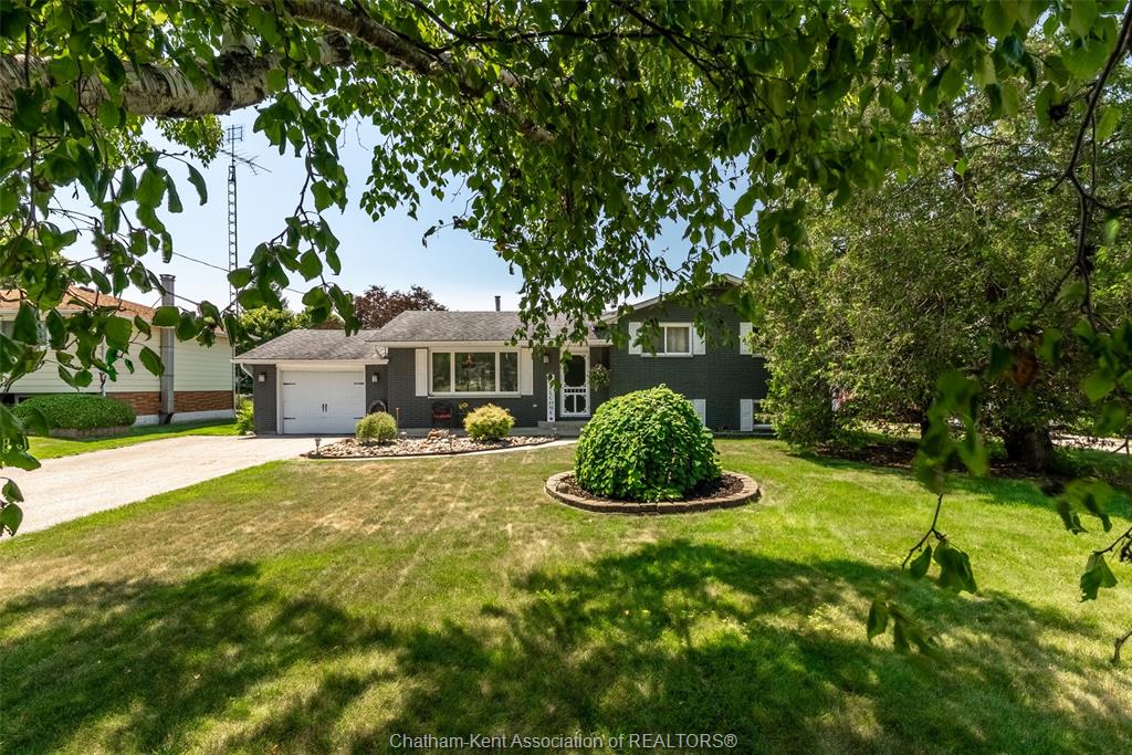 MLS# 26023093: 3501 EGREMONT Road, Plympton-Wyoming, Canada