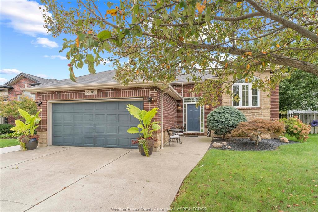 MLS# 26023265: 98 HAZEL Crescent, Kingsville, Canada
