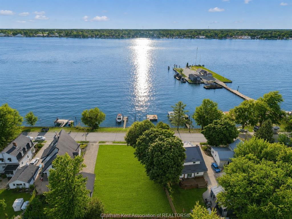 MLS# 26023279: 3506 WATER Street, Sombra, Canada