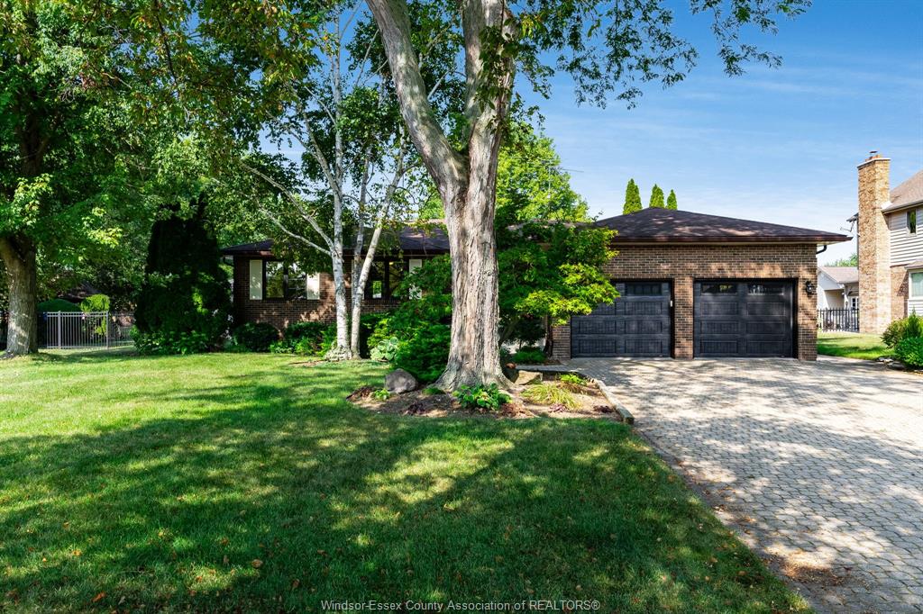 MLS# 26023293: 105 Pointe West Drive, Amherstburg, Canada