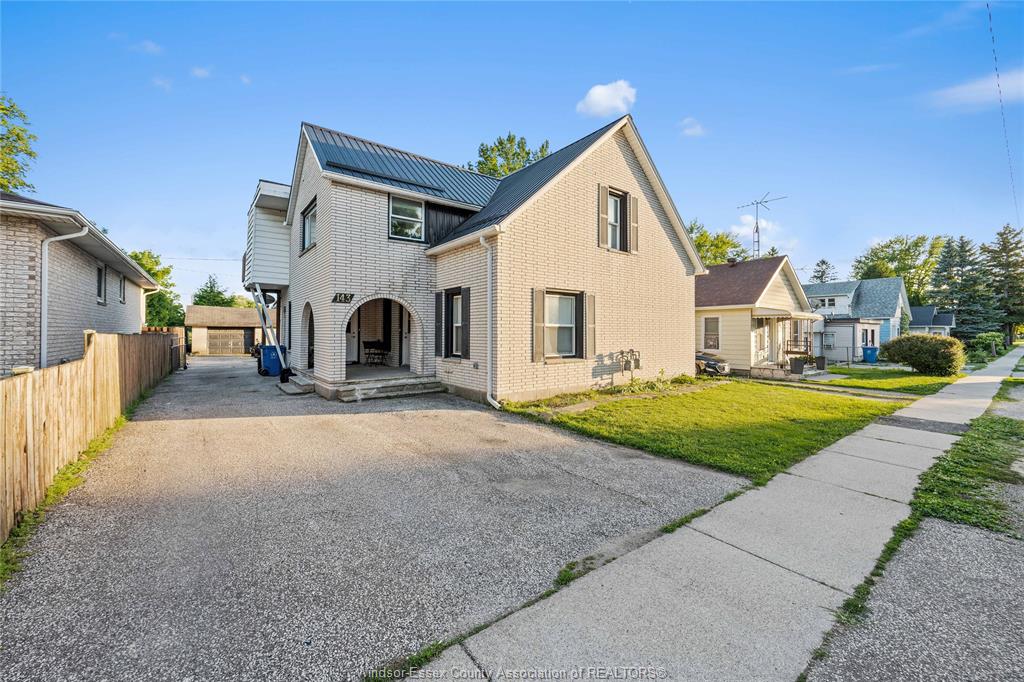 MLS# 26023301: 143 WELLINGTON Street, Harrow, Canada