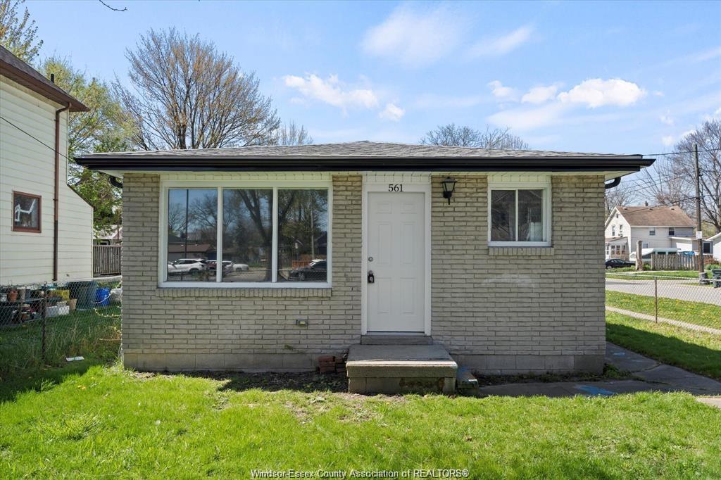 MLS# 26023322: 561 CHIPPAWA Street, Windsor, Canada