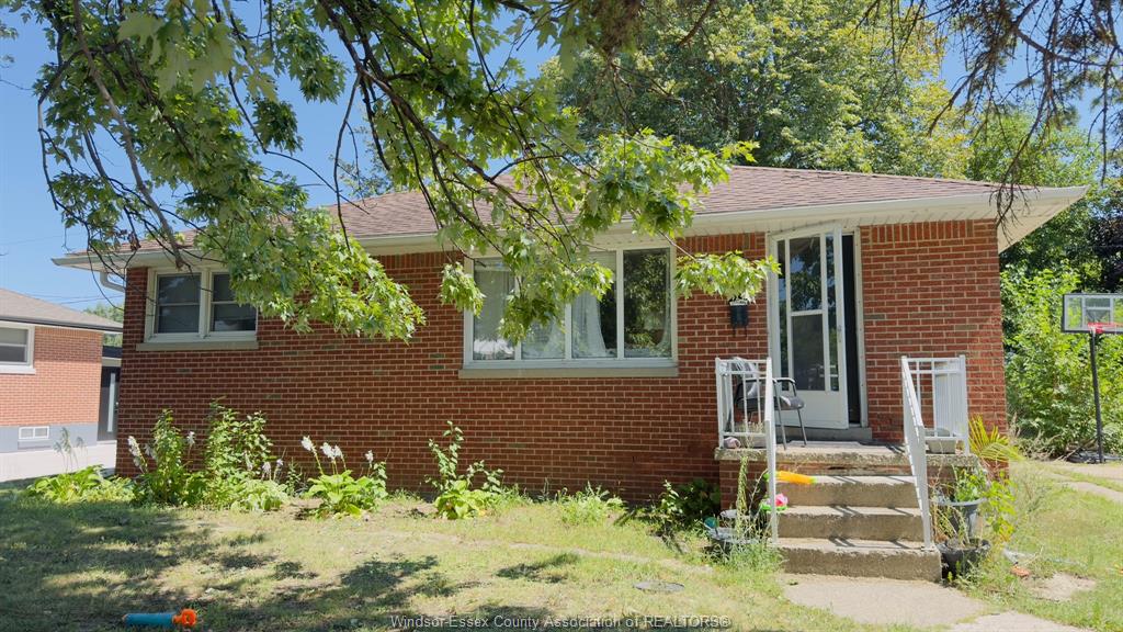 MLS# 26023338: 3580 Mckay Aven (Lower Unit), Windsor, Canada