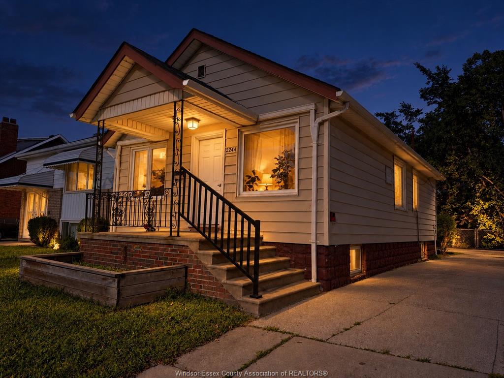 MLS# 26023370: 2244 HOWARD, Windsor, Canada