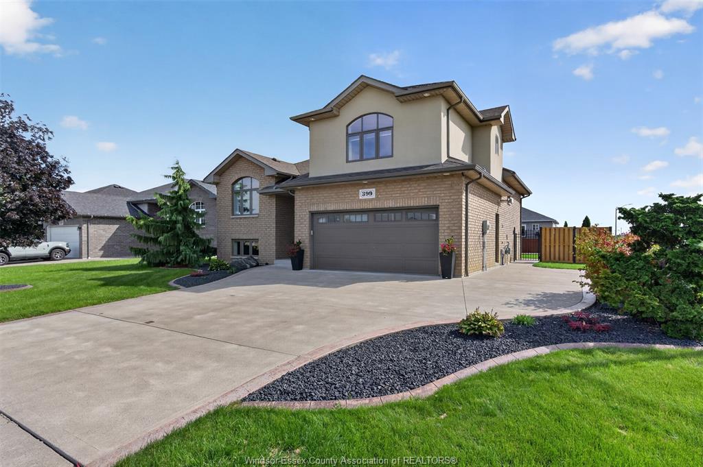 MLS# 26023389: 399 POPLAR Drive, Lakeshore, Canada