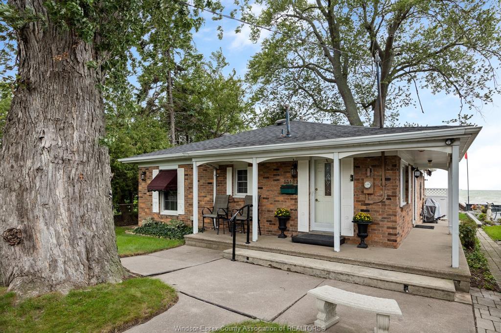 MLS# 26023414: 13122 Riverside Drive, Tecumseh, Canada