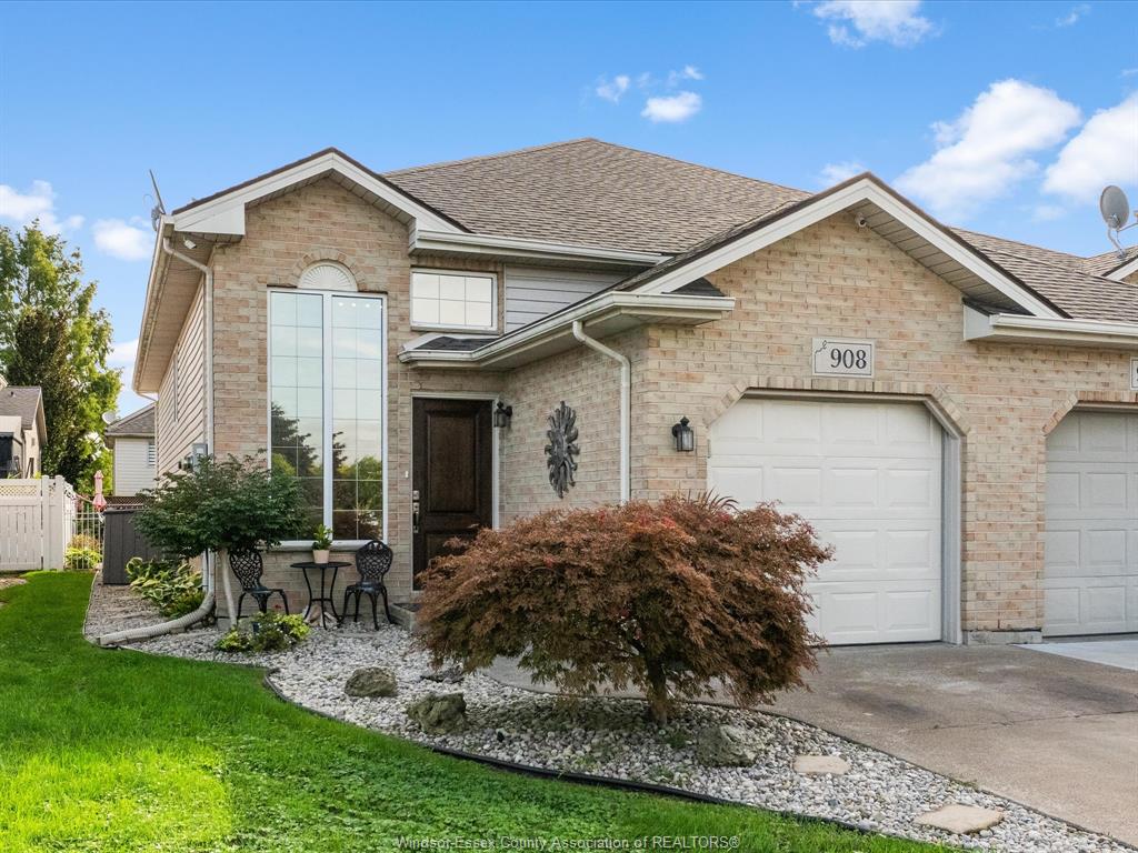 MLS# 26023387: 908 MICHAEL Drive, Tecumseh, Canada