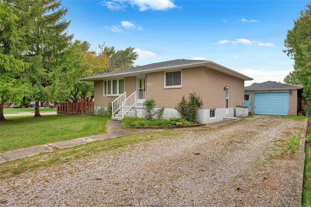 MLS# 26023447: 524 Dora Drive, Wallaceburg, Canada