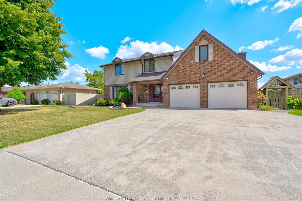 MLS# 26023443: 2036 LESPERANCE Road, Tecumseh, Canada