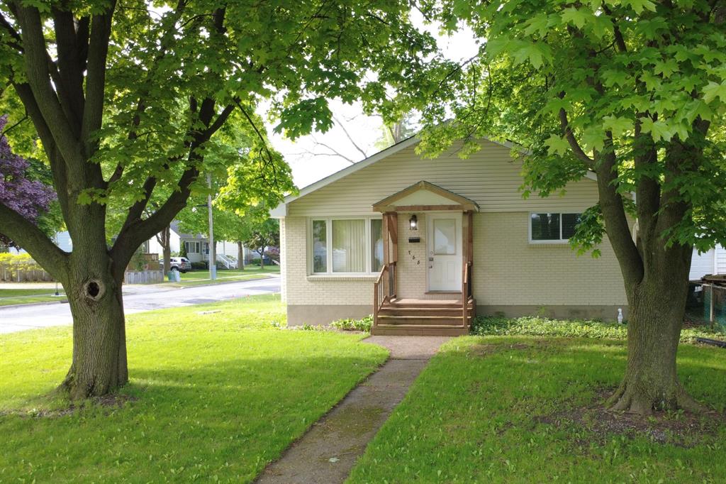 MLS# 26023431: 755 Talfourd Street, Sarnia, Canada