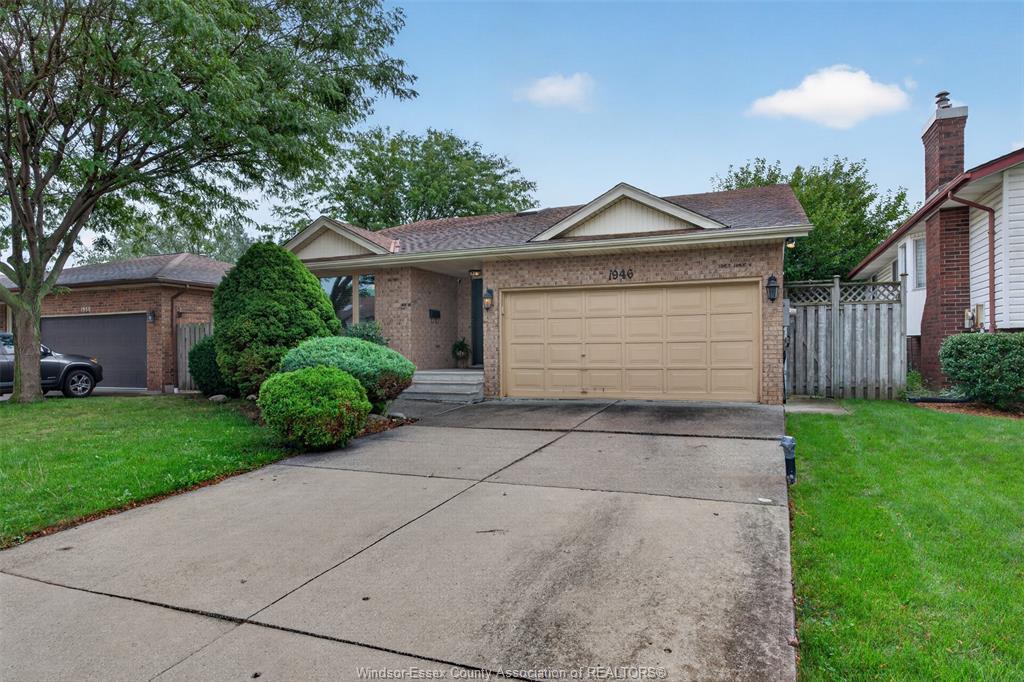 MLS# 26023493: 1946 LEPAIN Crescent, LaSalle, Canada