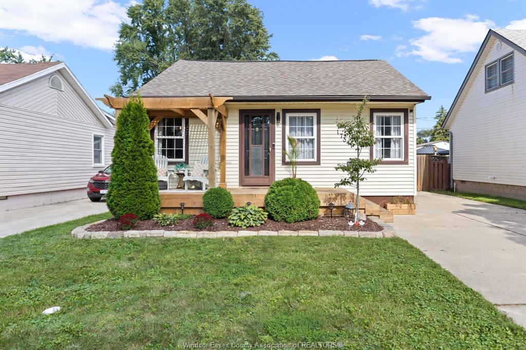 MLS# 26023579: 1734 WESTCOTT, Windsor, Canada