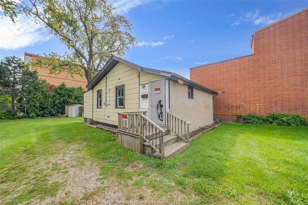 MLS# 26023556: 5837 TECUMSEH Road, Windsor, Canada