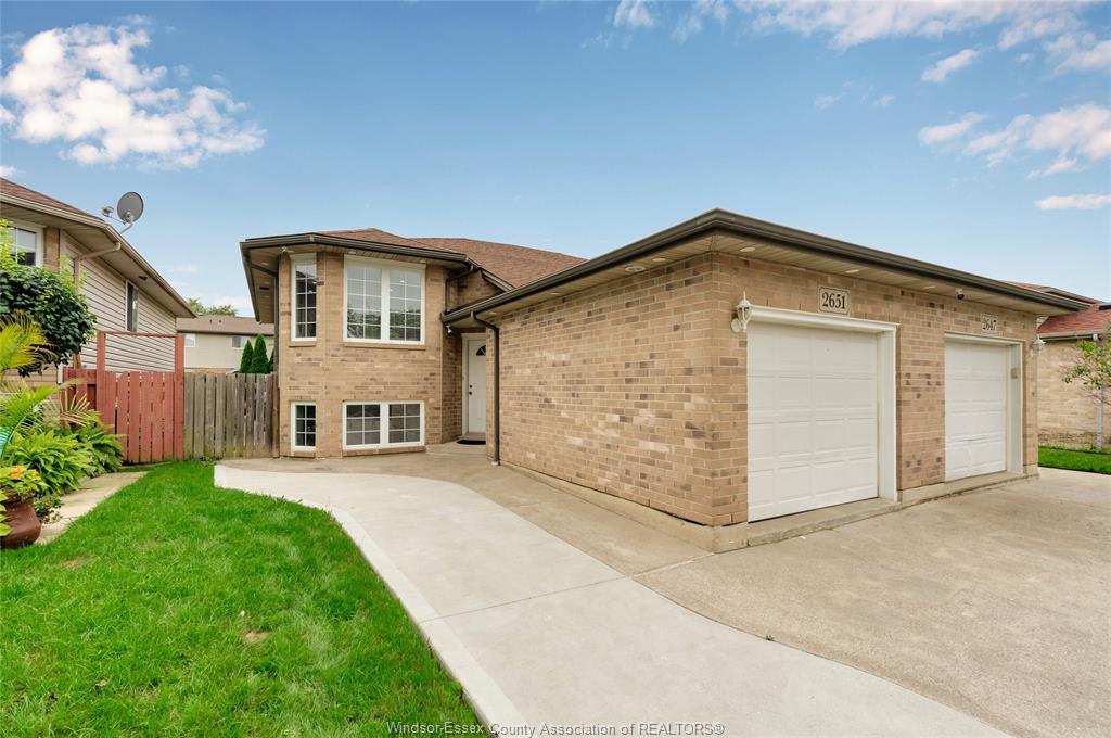 MLS# 26023594: 2651 TEEDIE Crescent, Windsor, Canada