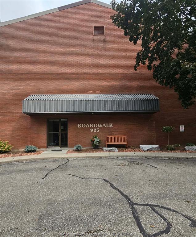 MLS# 26023644: 925 Grand Avenue Unit# 108, Chatham, Canada