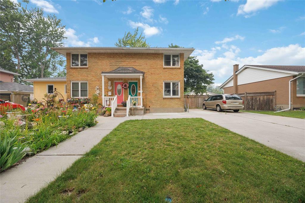 MLS# 26023605: 298 ELSFIELD Crescent, Sarnia, Canada