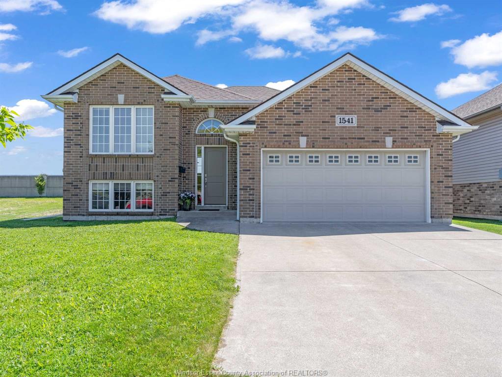 MLS# 26023720: 1541 Heatherglen Drive, Tecumseh, Canada