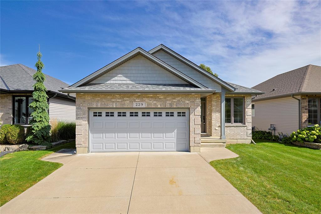 MLS# 26023706: 229 MEADOWLARK Lane, Sarnia, Canada