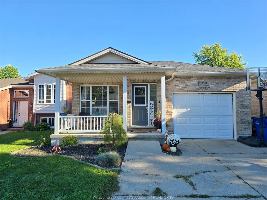 MLS# 26023881: 110 GREENFIELD Lane, Chatham, Canada