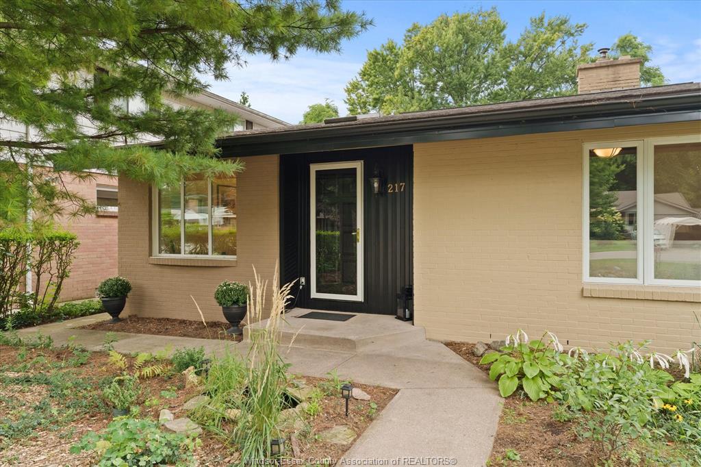 MLS# 26023889: 217 ARLINGTON Boulevard, Tecumseh, Canada