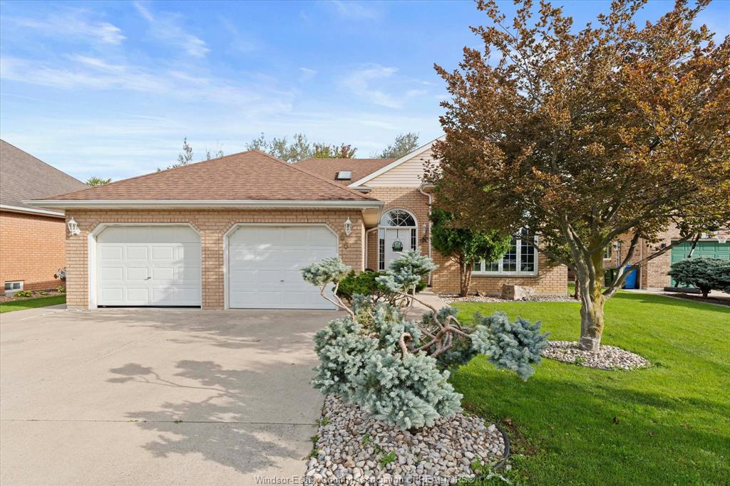 MLS# 26023900: 66 OAK, Essex, Canada