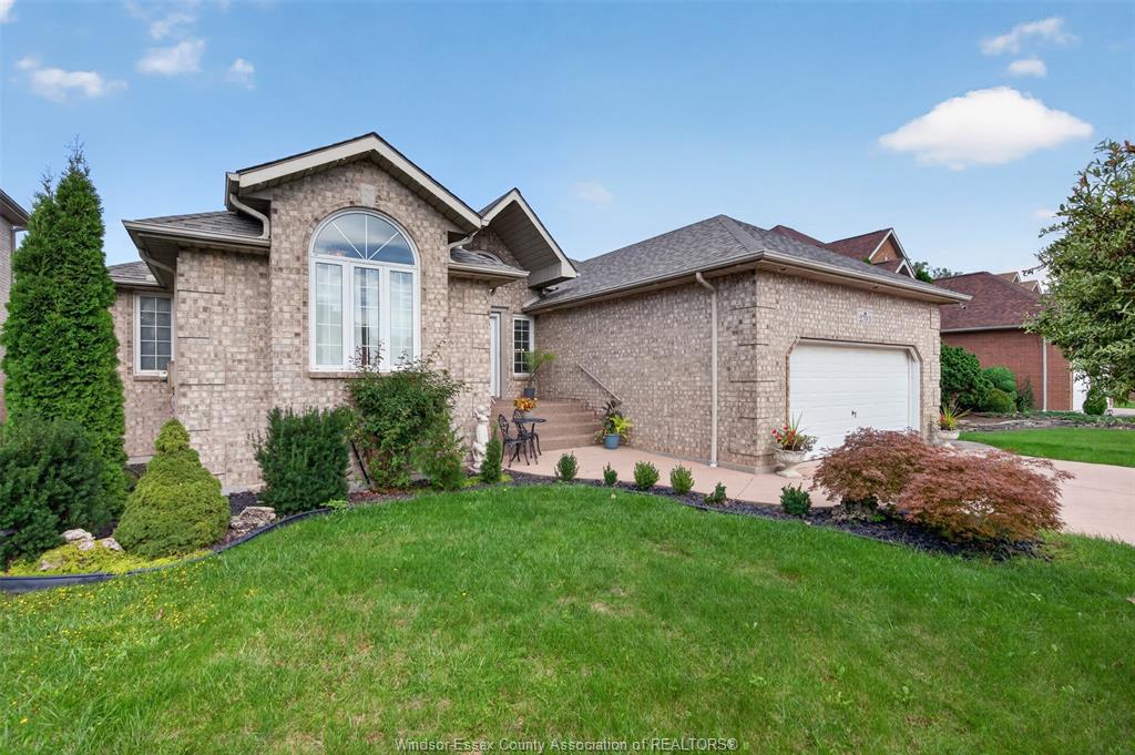 MLS# 26023829: 2703 LOMBARDY CRES, LaSalle, Canada