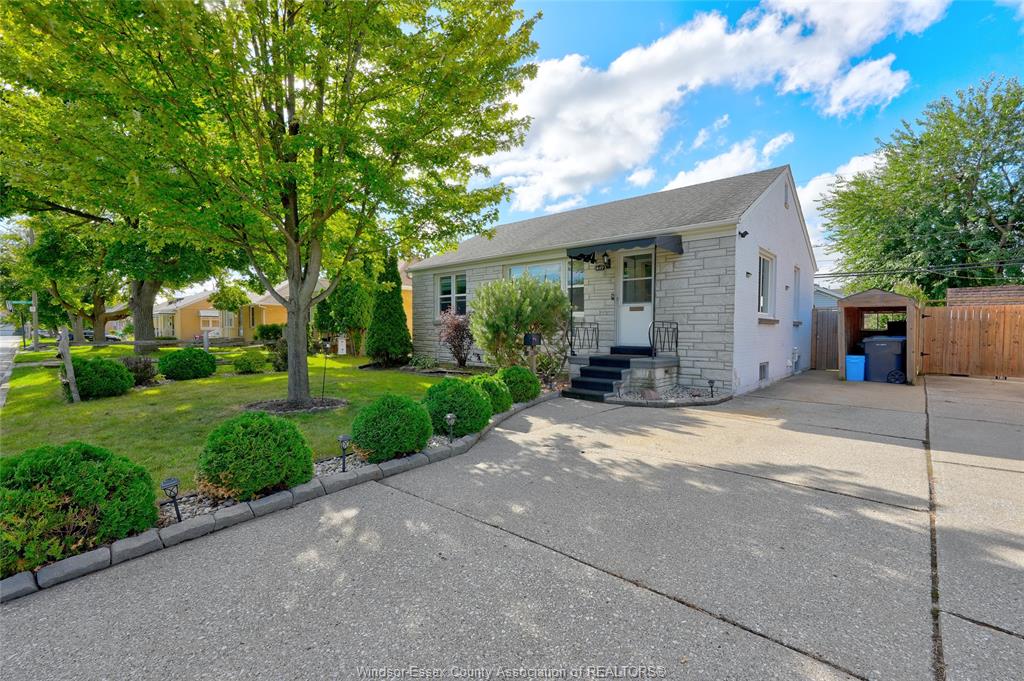 MLS# 26024154: 1449 REDWOOD Avenue, Windsor, Canada