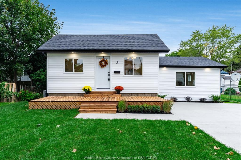 MLS# 26024225: 5 Howard Street, Leamington, Canada