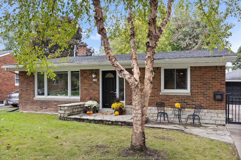 MLS# 26023596: 1109 Parkview Avenue, Windsor, Canada