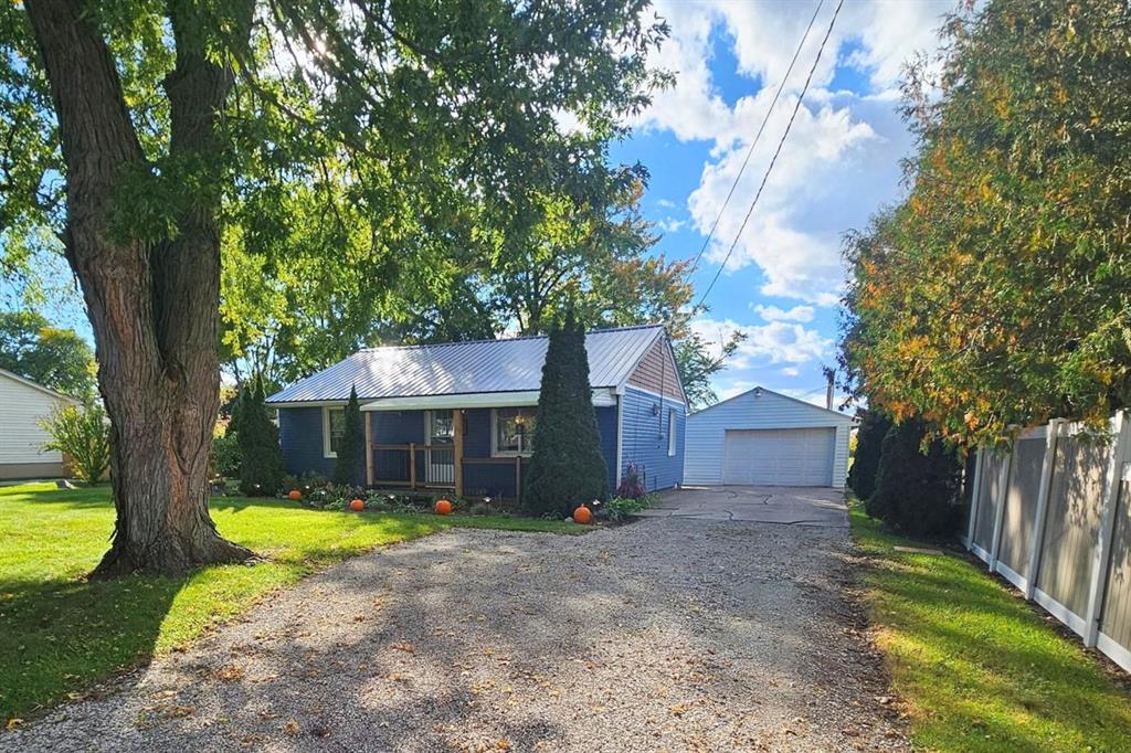 MLS# 26024467: 235 Eureka Street, Petrolia, Canada