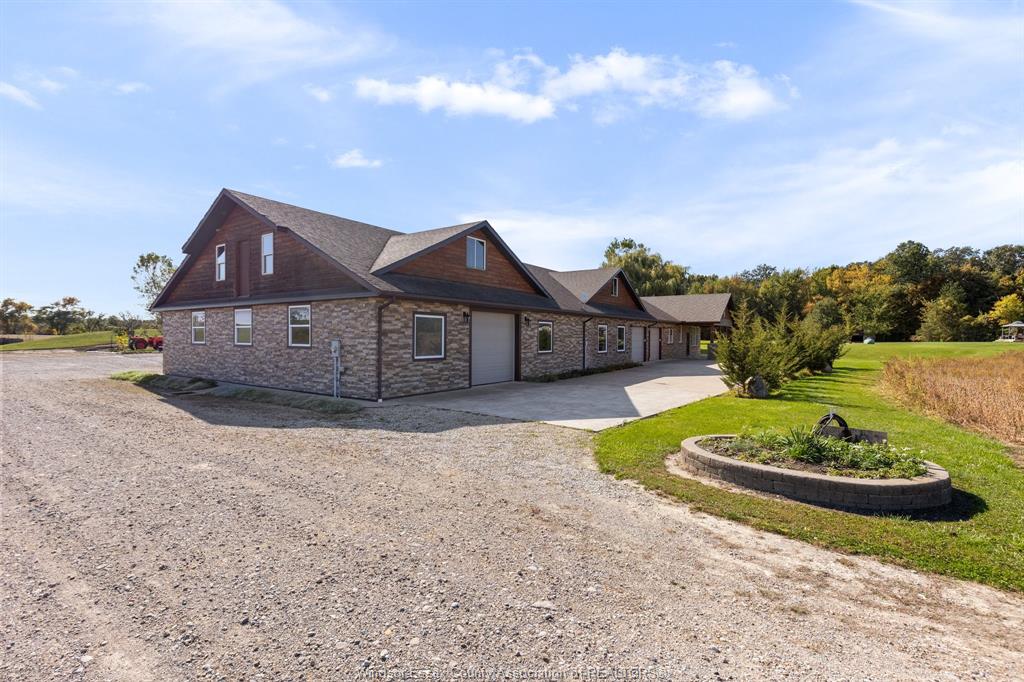 MLS# 26024736: 8541 NORTH Sideroad, Amherstburg, Canada