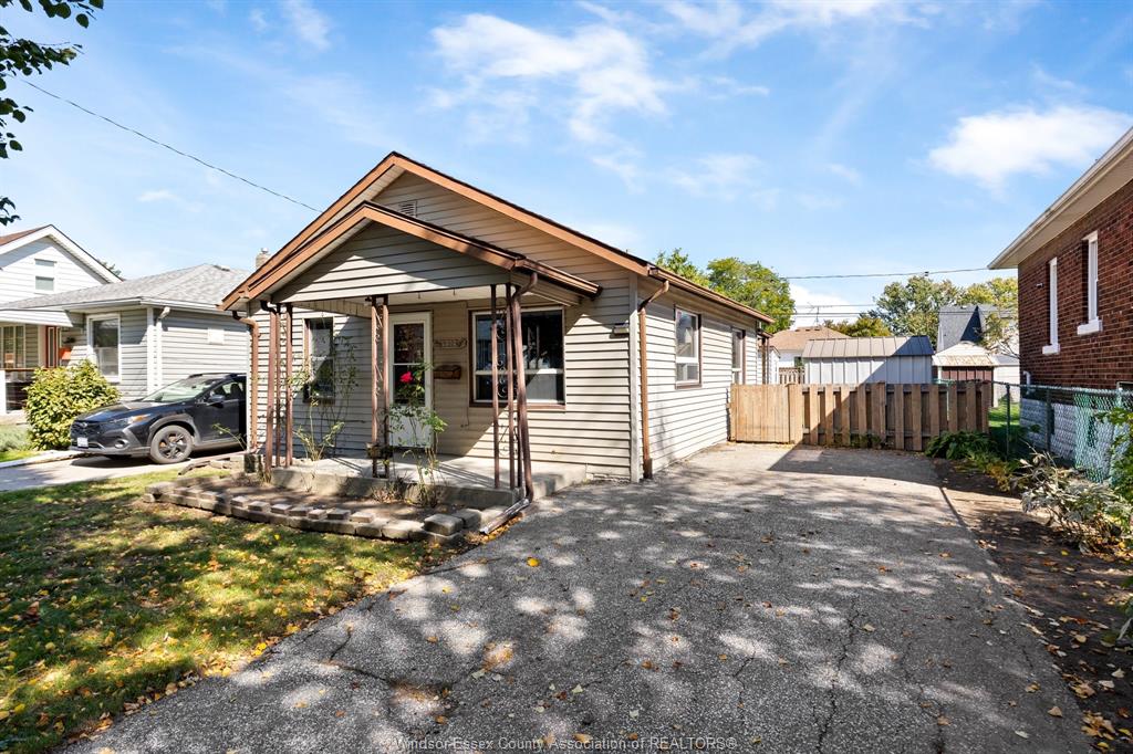 MLS# 26024723: 2352 CHANDLER, Windsor, Canada