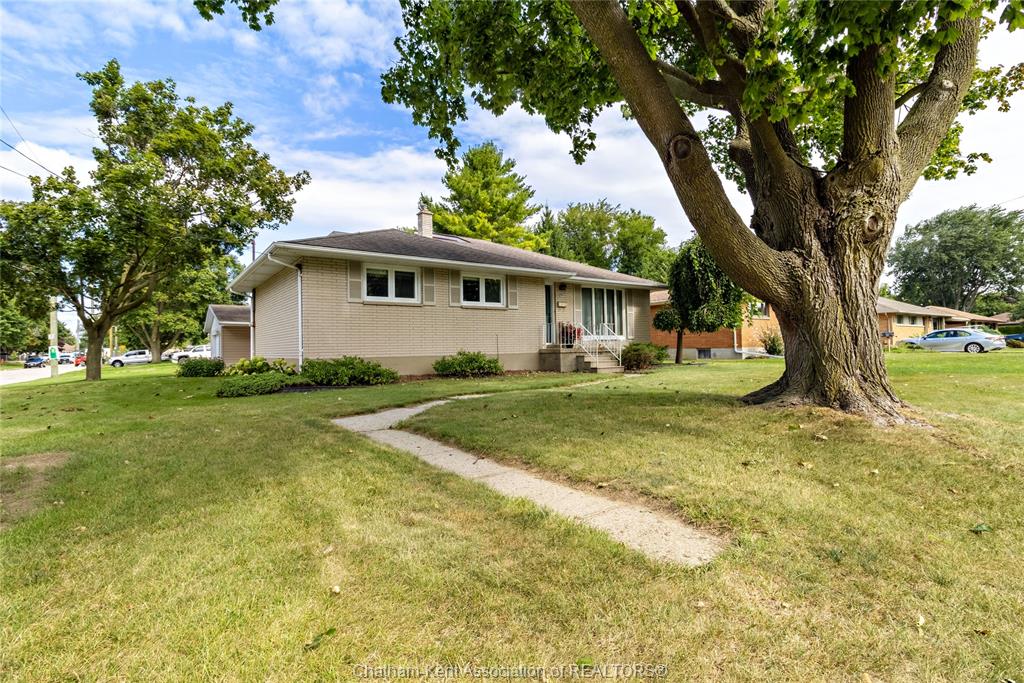 MLS# 26025093: 199 TWEEDSMUIR Avenue, Chatham, Canada
