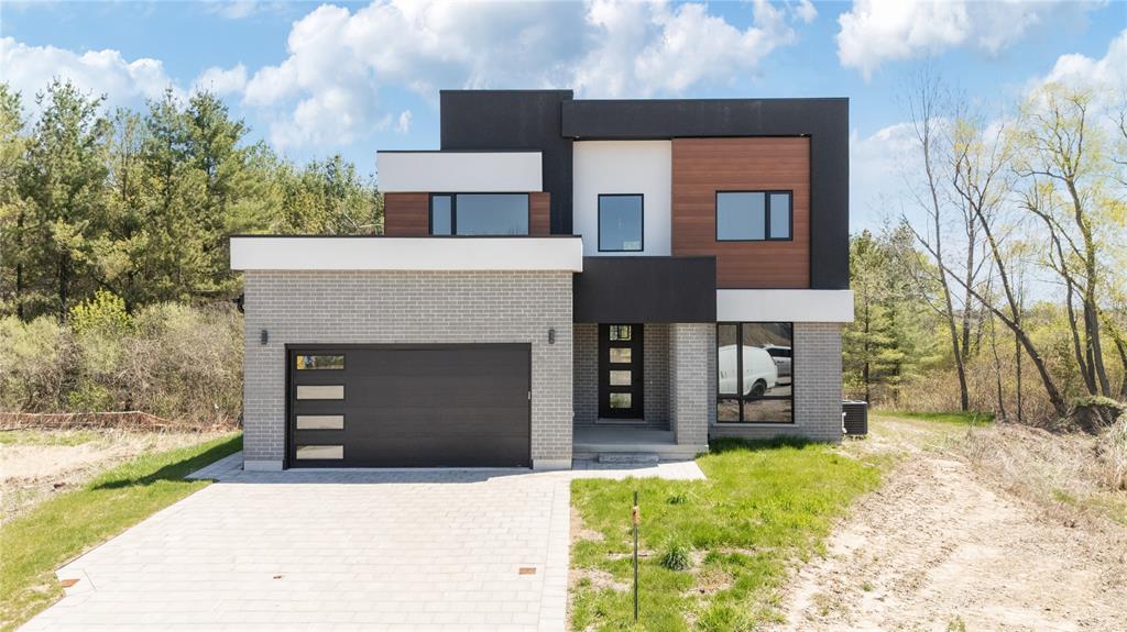 MLS# 26025139: 204 MERRITT Court, Parkhill, Canada