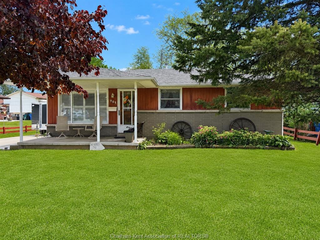 MLS# 26025181: 751 ALBERT Street, Wallaceburg, Canada