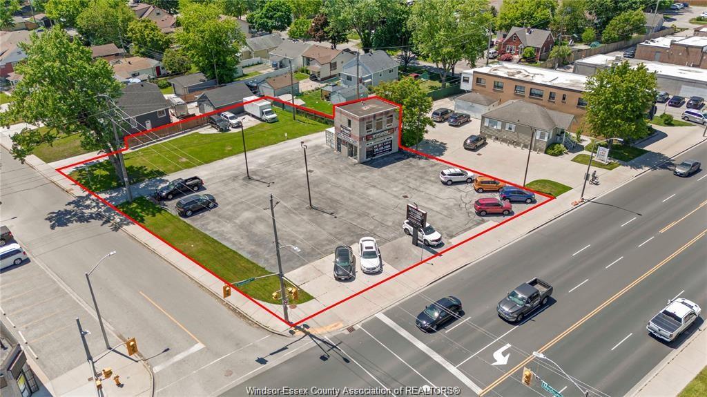 MLS# 26025273: 3277 TECUMSEH Road, Windsor, Canada