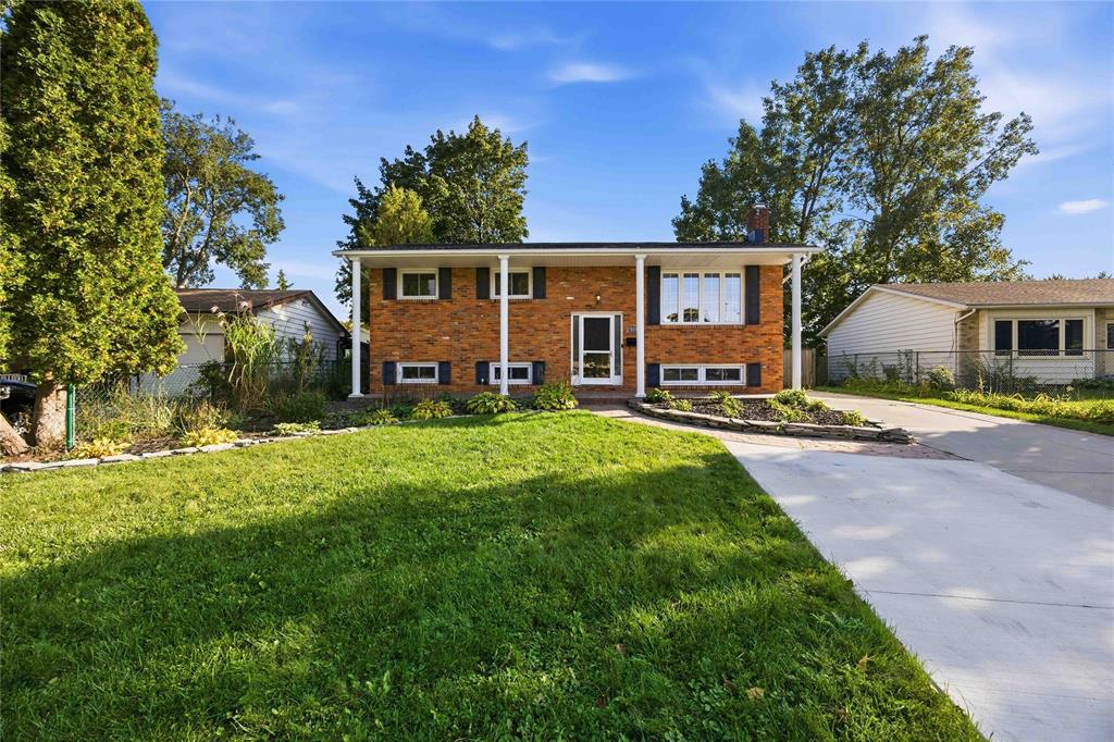 MLS# 26025288: 409 HUXLEY Avenue, Sarnia, Canada