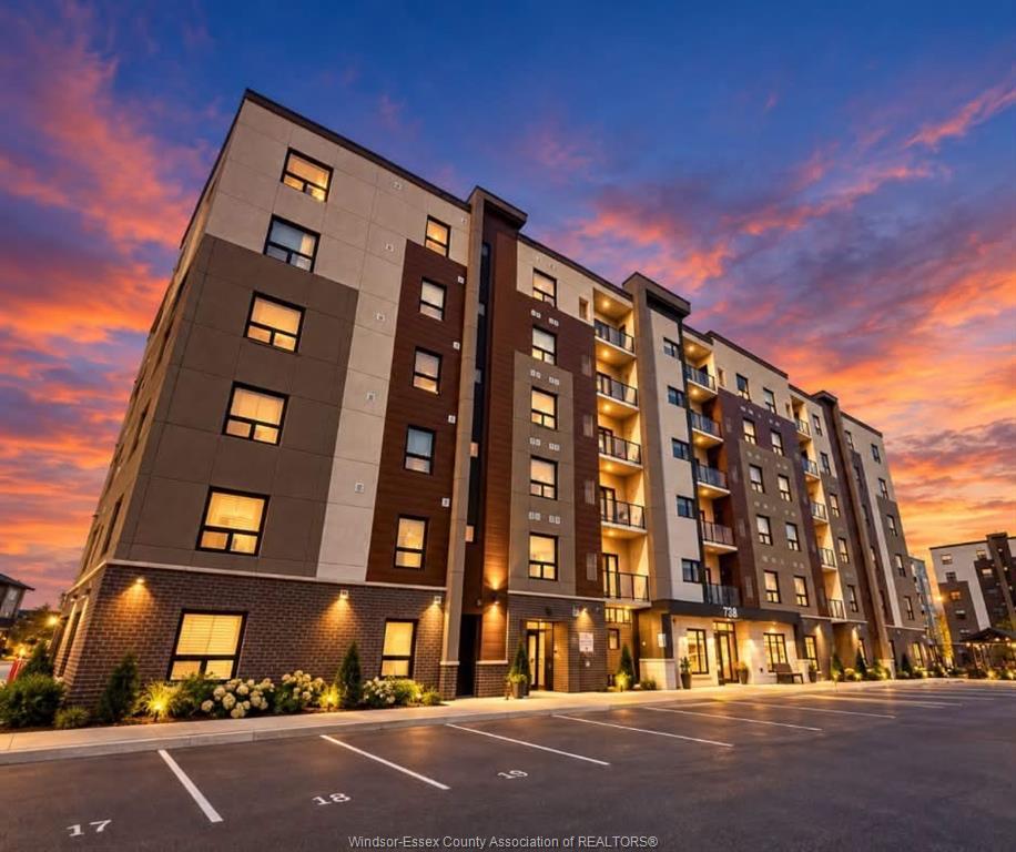 MLS# 26025449: 728 BROWNSTONE  Unit# 206, Lakeshore, Canada