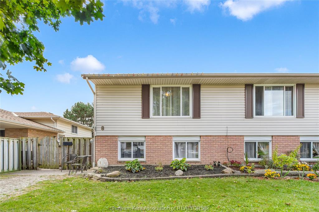 MLS# 26025340: 8 TIMOTHY Crescent, Chatham, Canada