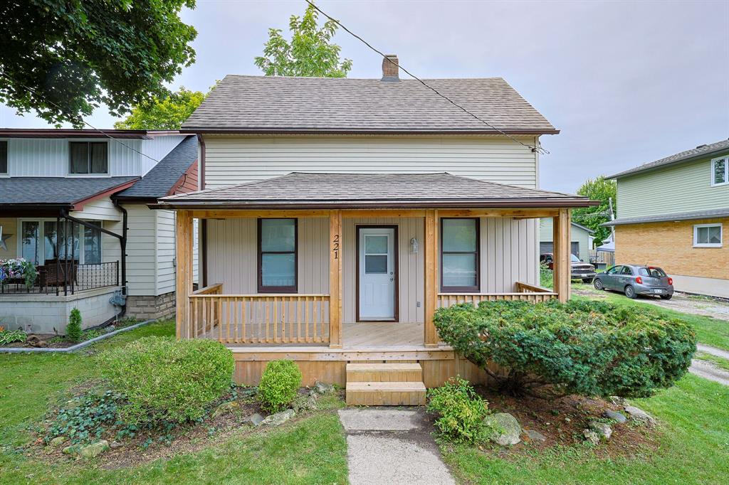 MLS# 26025074: 221 Bright Street, Sarnia, Canada