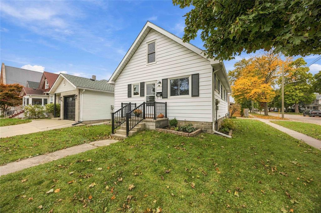 MLS# 26024597: 353 Talfourd Street, Sarnia, Canada