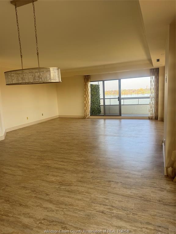 MLS# 26025553: 5151 RIVERSIDE Drive Unit# 503, Windsor, Canada