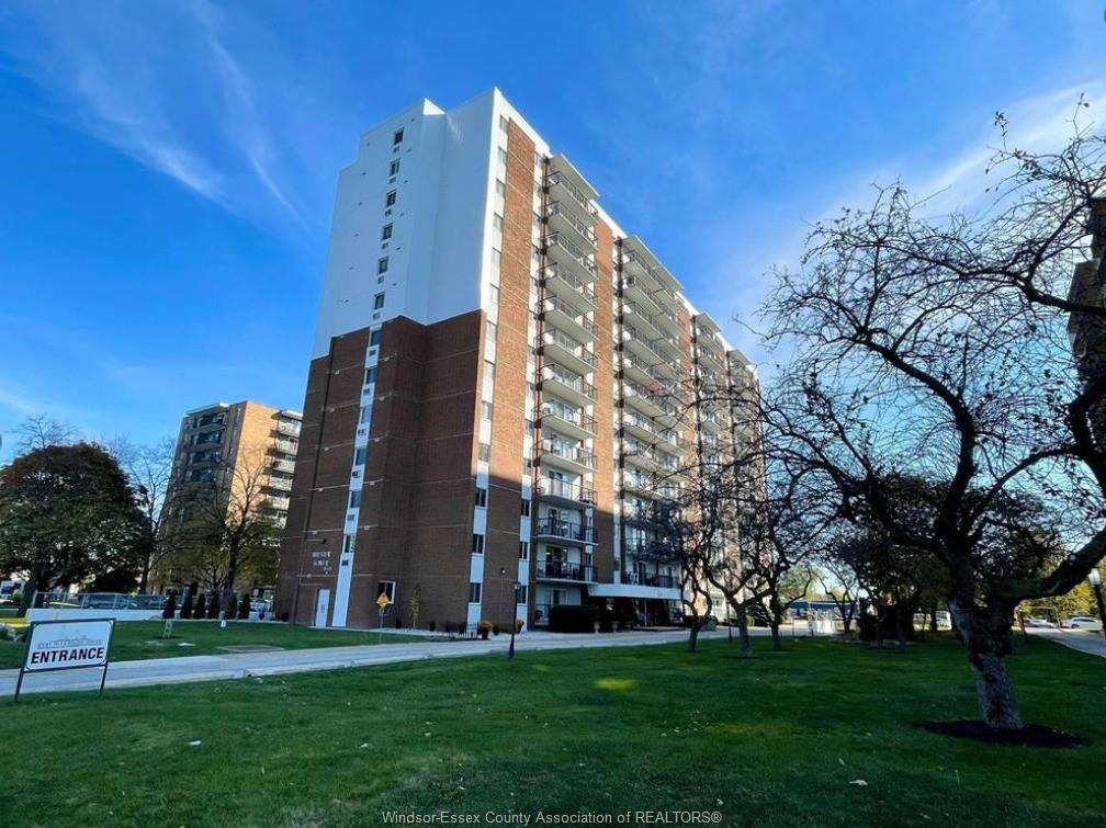 MLS# 26025601: 8591 RIVERSIDE Drive Unit# 810, Windsor, Canada